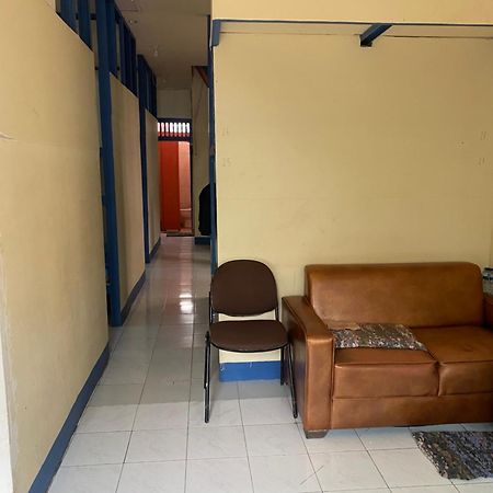 Cempaka Hostel Лабуан Баджо Екстериор снимка