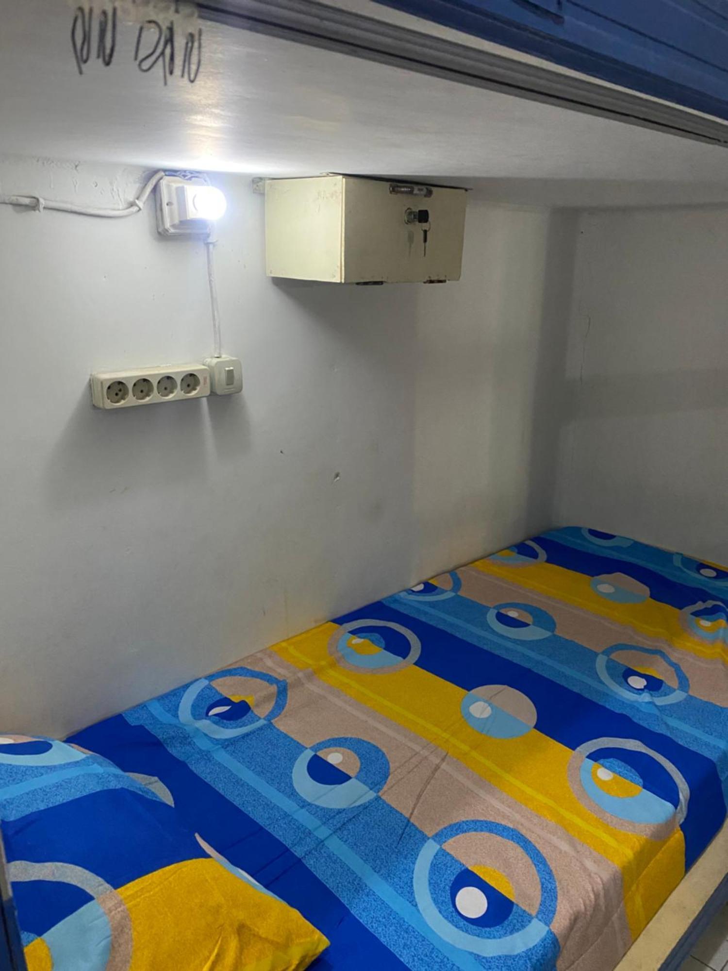 Cempaka Hostel Лабуан Баджо Екстериор снимка