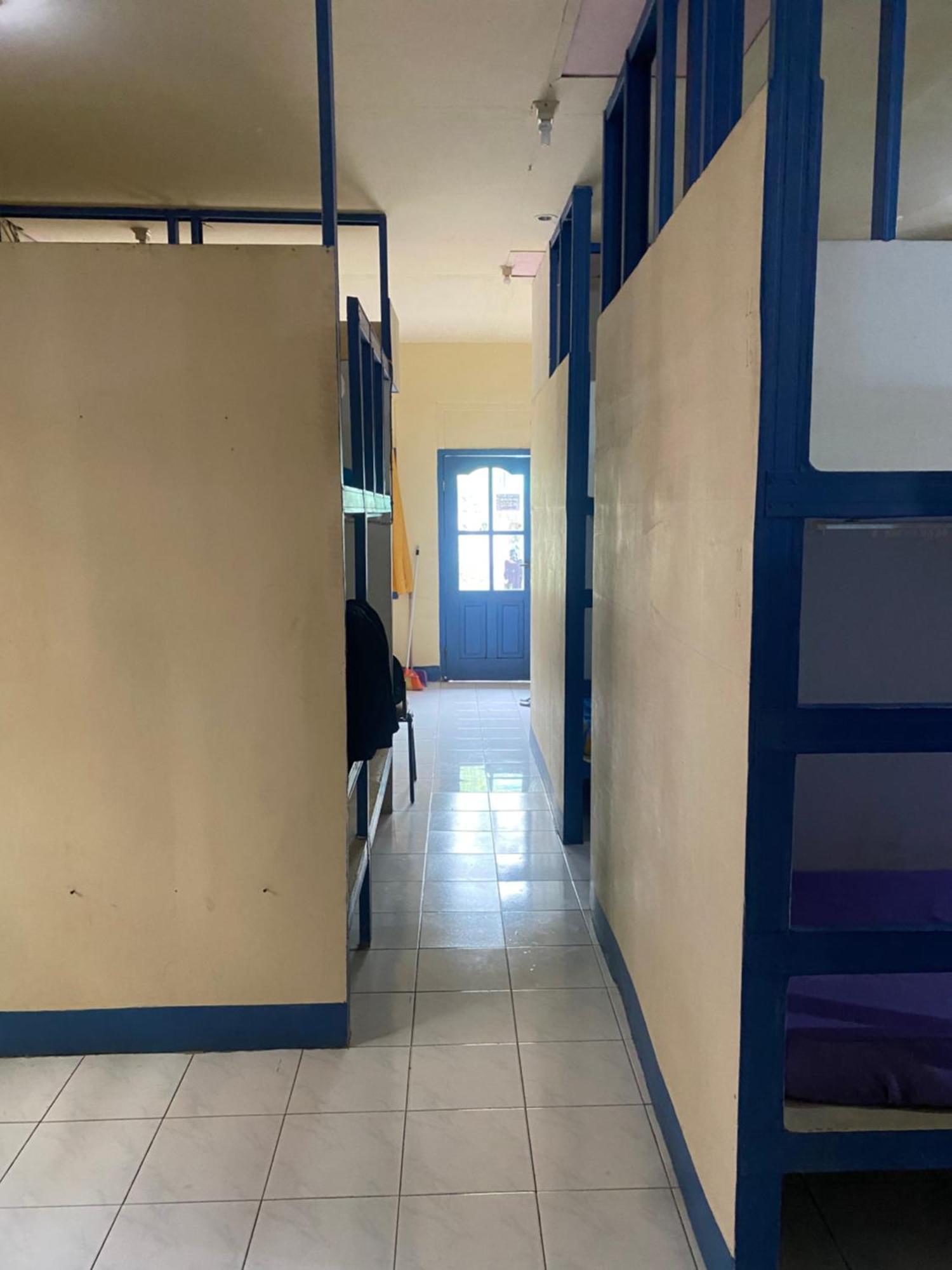 Cempaka Hostel Лабуан Баджо Екстериор снимка